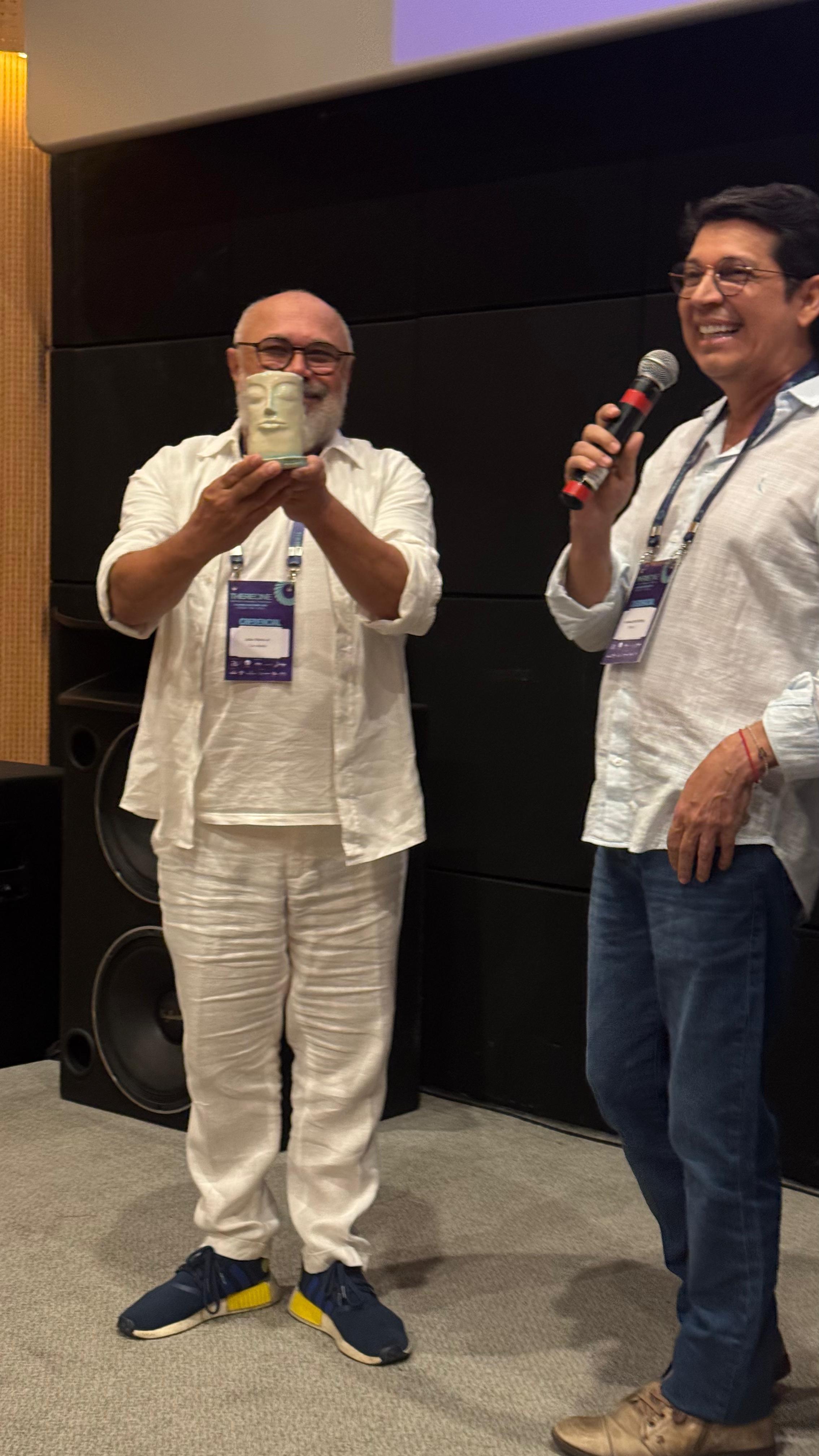 João Vieira Júnior na THERECINE